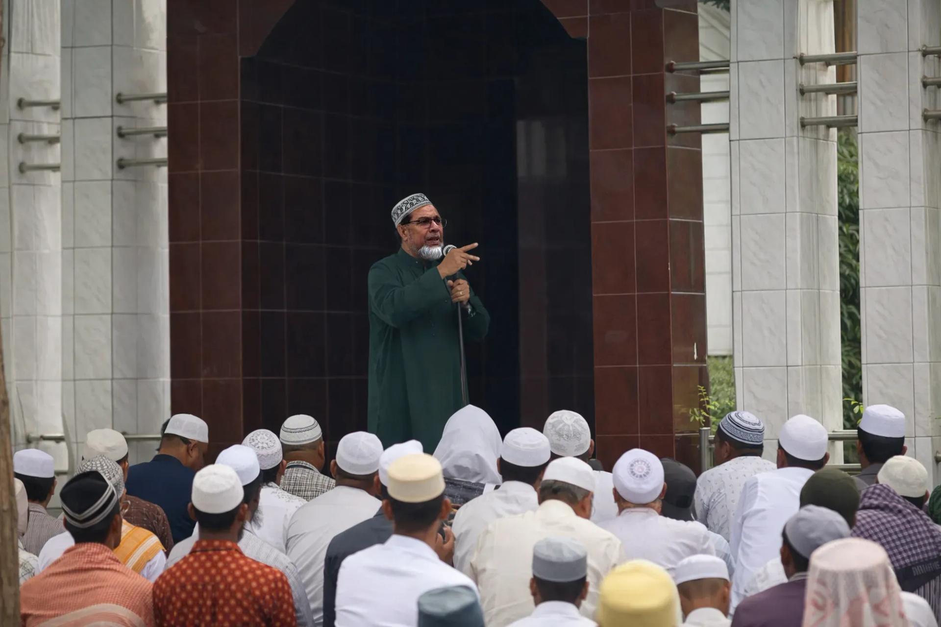 কৈকুড়ী ঈদগাহ মাঠে ঈদের নামাজ আদায় করলেন সংসদ সদস্য আব্দুল মহিত তালুকদার